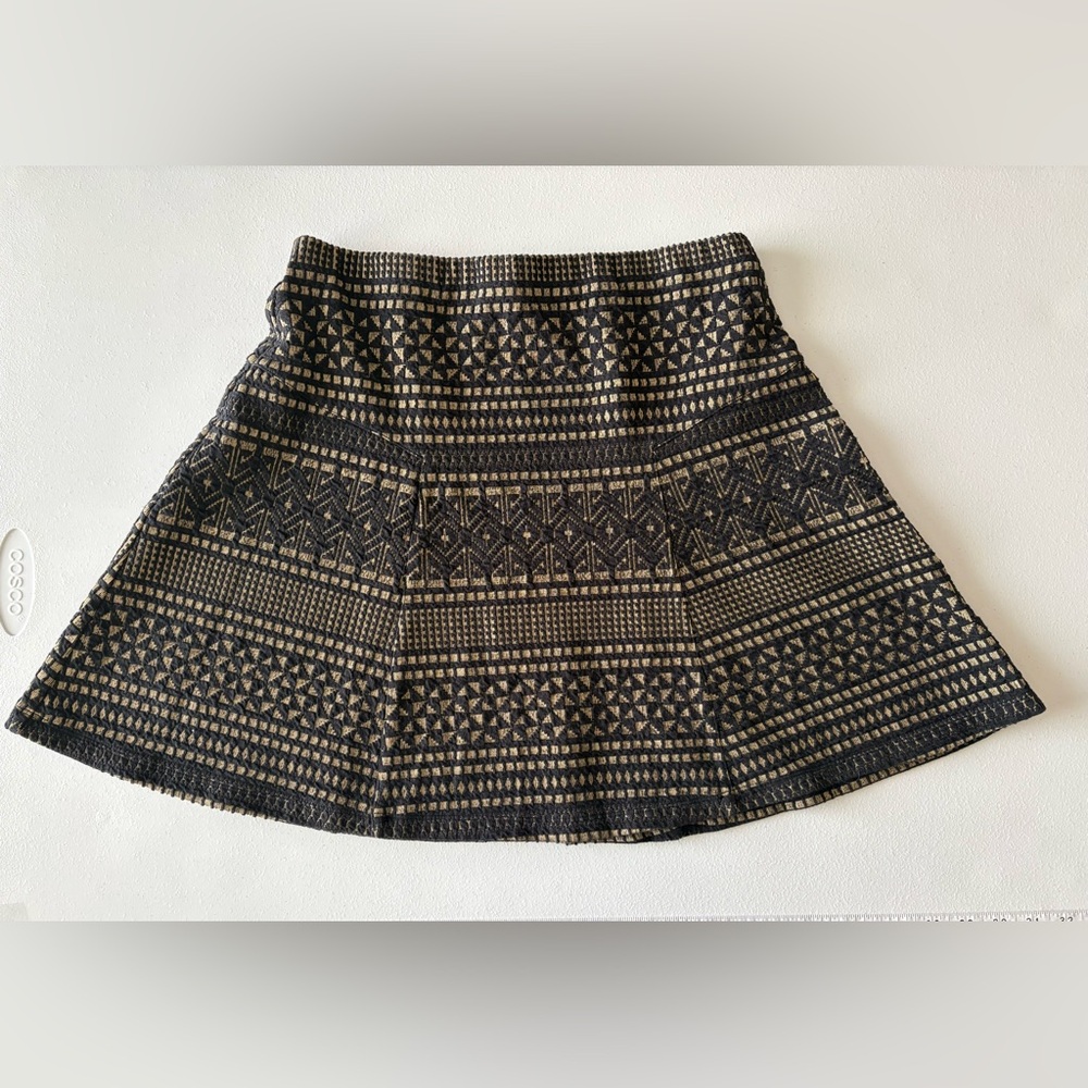 Small J. McLaughlin Patterned Black and Tan Skirt